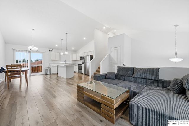 14907 Leeman Circle, Bennington, NE 68007