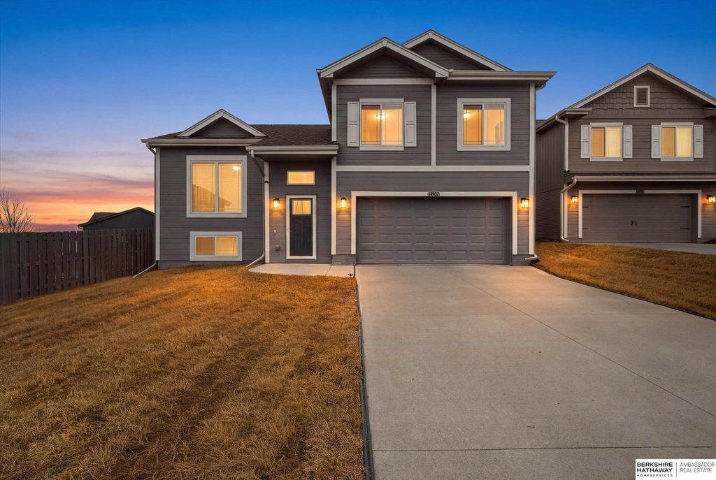 14907 Leeman Circle, Bennington, NE 68007