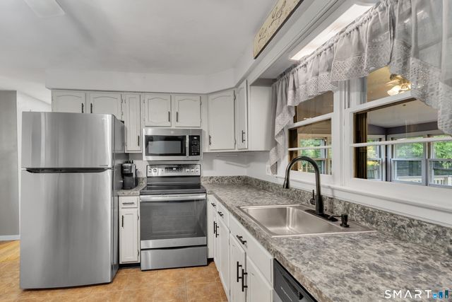27 Idle Lane, Meriden, CT 06451