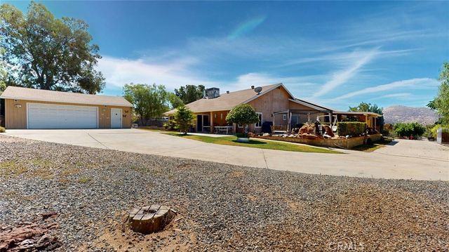 30660 Alicante, Homeland, CA 92548