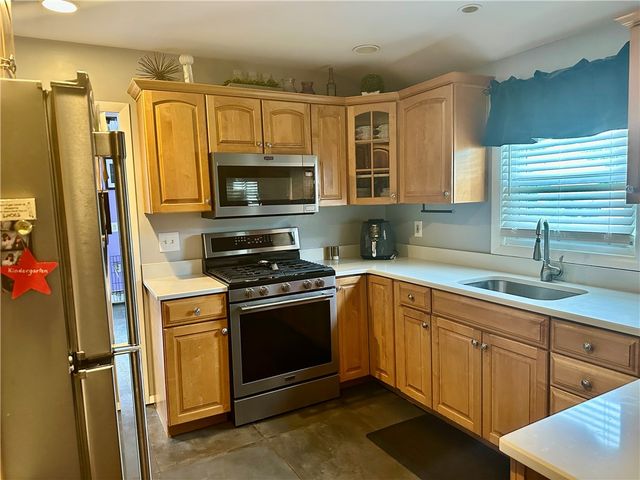 88 Glenbrook Road, Warwick, RI 02889