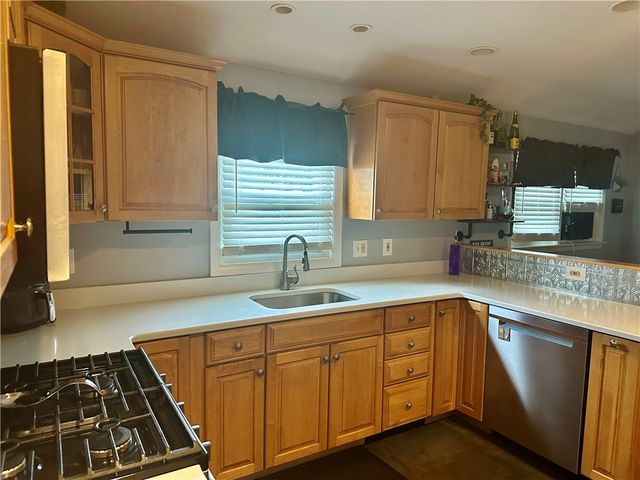 88 Glenbrook Road, Warwick, RI 02889