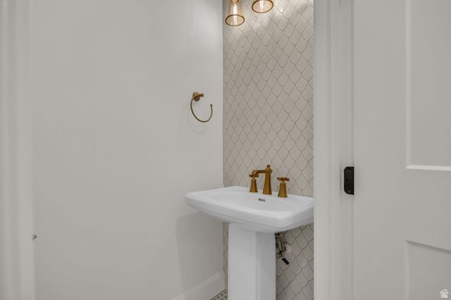 1358 S 1220 E, Salem, UT 84653