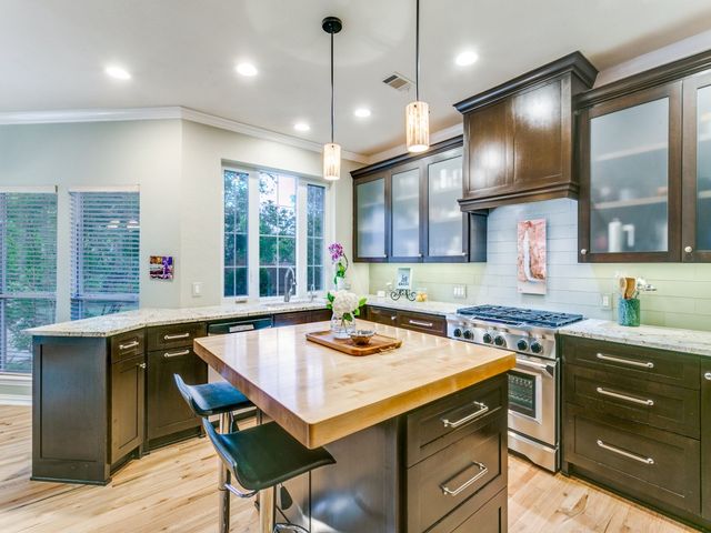 701 Lakehurst Court, Southlake, TX 76092