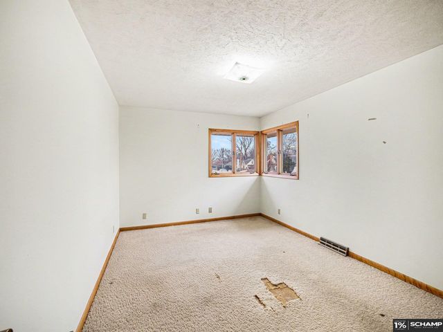 4904 N 50 Street, Omaha, NE 68104