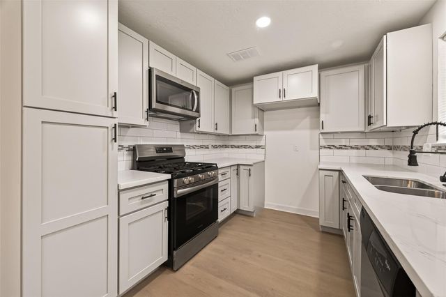 9527 Vanwood Street, Houston, TX 77040