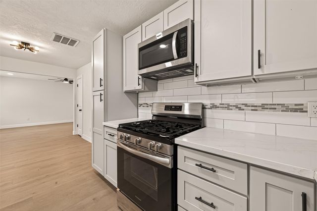 9527 Vanwood Street, Houston, TX 77040