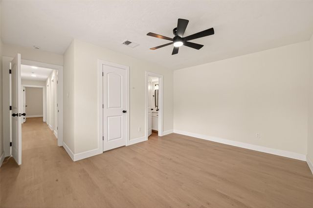 9527 Vanwood Street, Houston, TX 77040