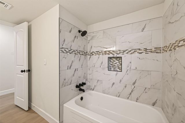 9527 Vanwood Street, Houston, TX 77040