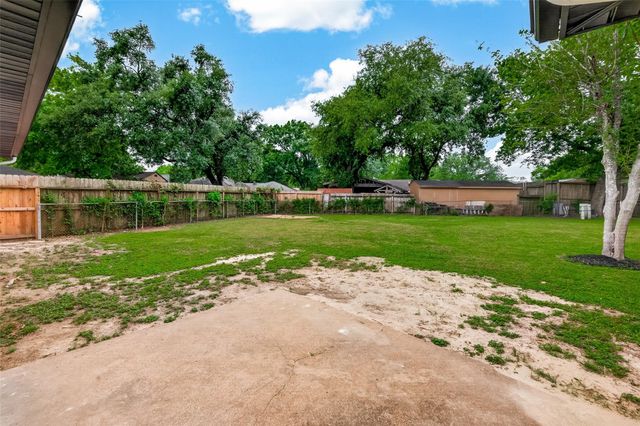 9527 Vanwood Street, Houston, TX 77040