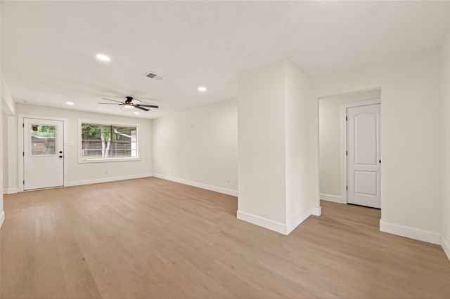 9527 Vanwood Street, Houston, TX 77040