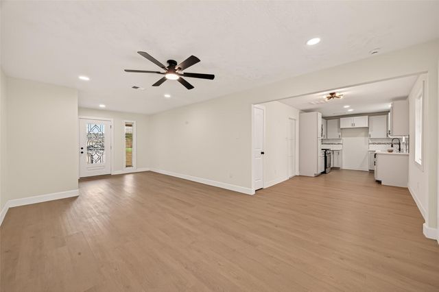 9527 Vanwood Street, Houston, TX 77040