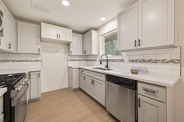 9527 Vanwood Street, Houston, TX 77040