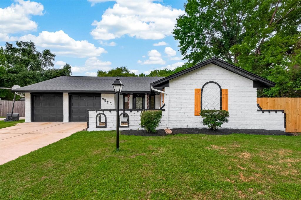 9527 Vanwood Street, Houston, TX 77040