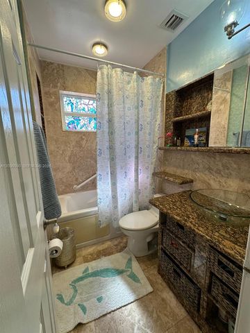 707 SW 3rd Ave, Hallandale Beach, FL 33009