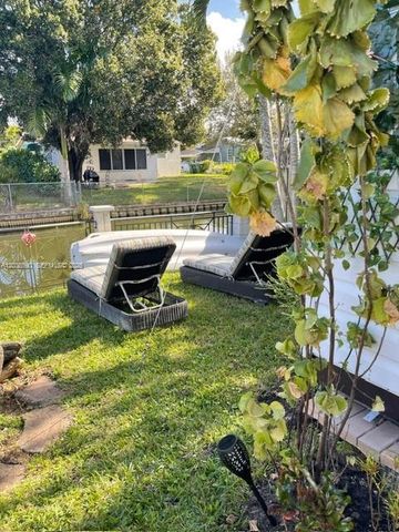 707 SW 3rd Ave, Hallandale Beach, FL 33009