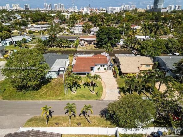 707 SW 3rd Ave, Hallandale Beach, FL 33009