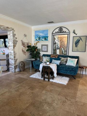 707 SW 3rd Ave, Hallandale Beach, FL 33009