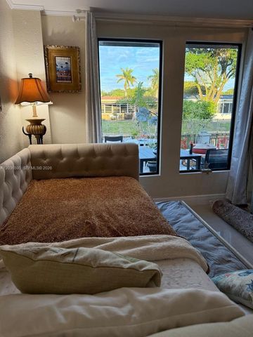 707 SW 3rd Ave, Hallandale Beach, FL 33009