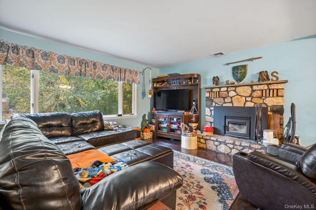 1 Apple Lane, Wallkill, NY 12589