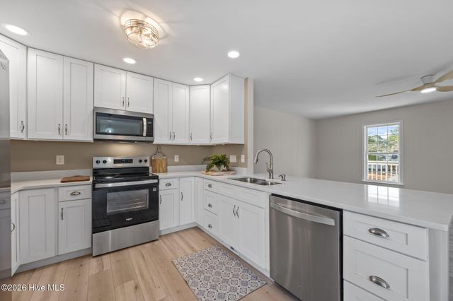 106 Dolphin Drive, Hampstead, NC 28443