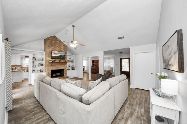 3122 Holly Green Drive, Kingwood, TX 77339