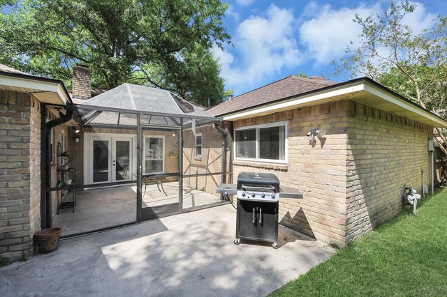 3122 Holly Green Drive, Kingwood, TX 77339
