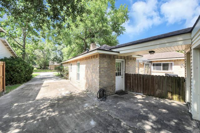 3122 Holly Green Drive, Kingwood, TX 77339