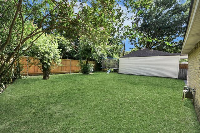 3122 Holly Green Drive, Kingwood, TX 77339