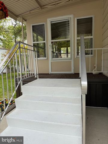 22 PINEVIEW, Browns Mills, NJ 08015