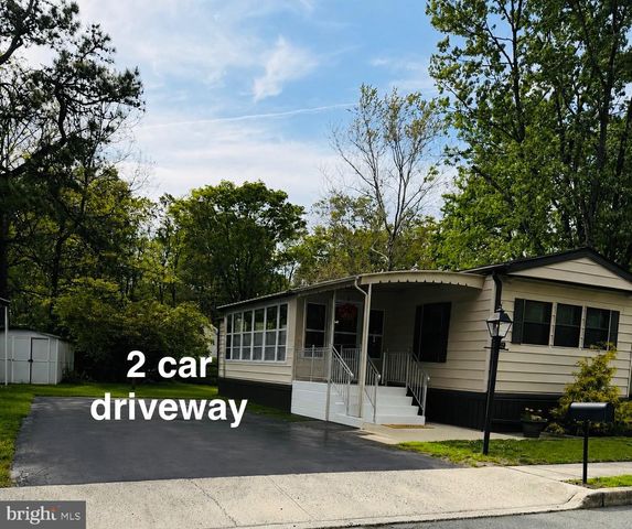 22 PINEVIEW, Browns Mills, NJ 08015