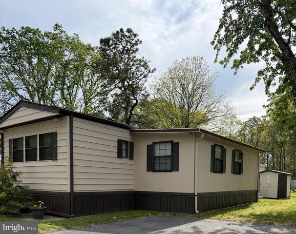 22 PINEVIEW, Browns Mills, NJ 08015