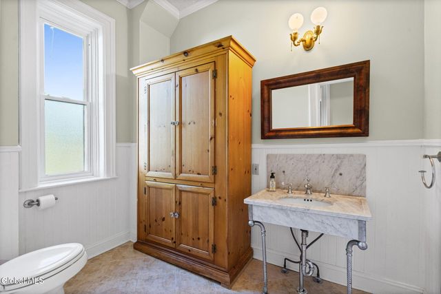 12 Collins Avenue, Troy, NY 12180
