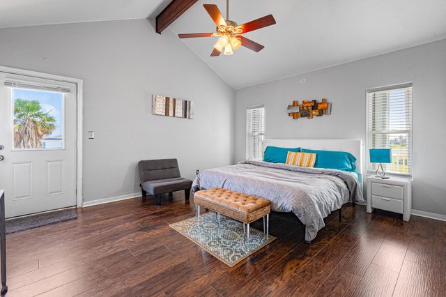 3902 3rd Street, Galveston, TX 77554