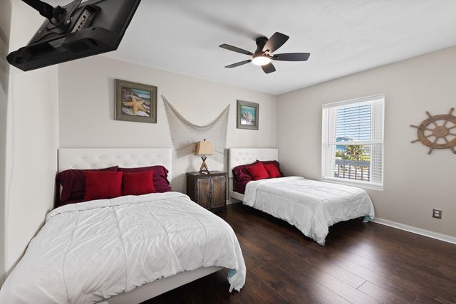 3902 3rd Street, Galveston, TX 77554