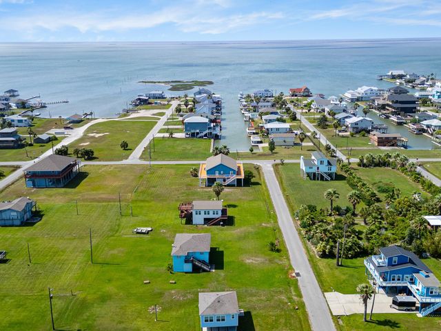 3902 3rd Street, Galveston, TX 77554
