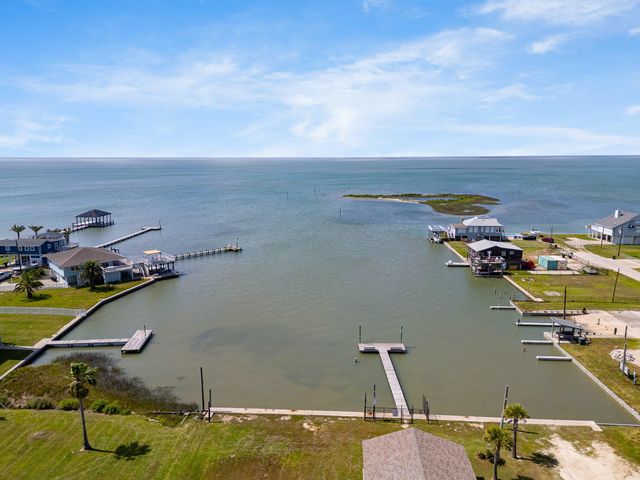 3902 3rd Street, Galveston, TX 77554