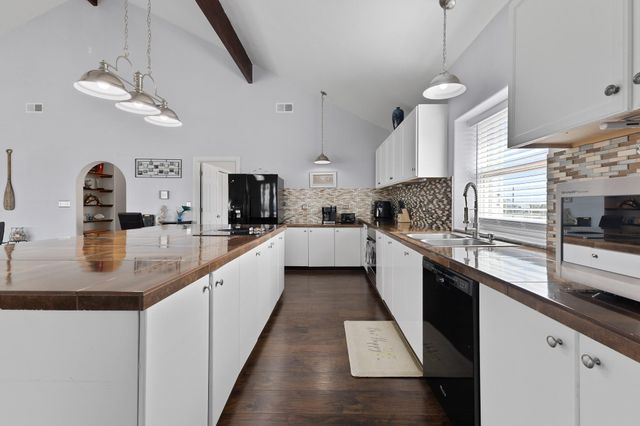 3902 3rd Street, Galveston, TX 77554