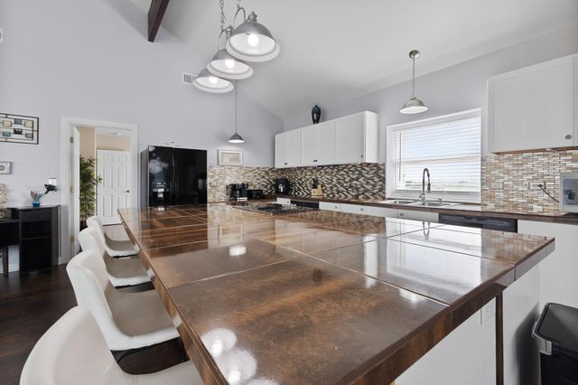 3902 3rd Street, Galveston, TX 77554