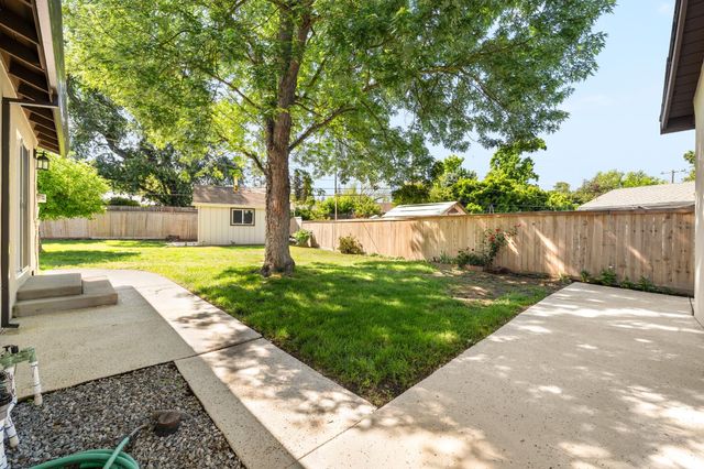 6120-6122 Friendly Ct, Carmichael, CA 95608