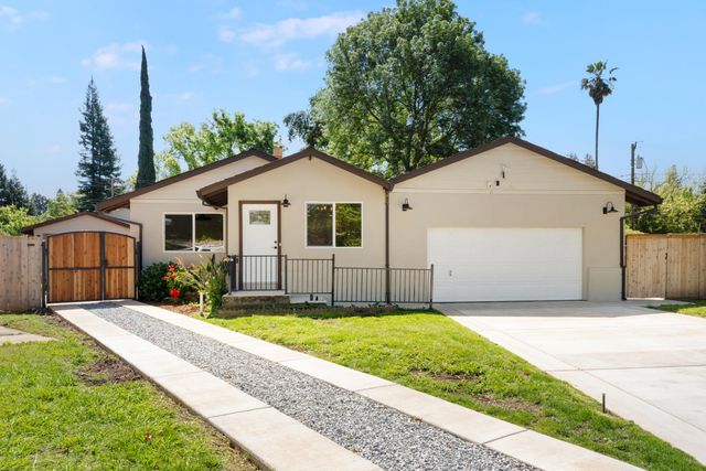 6120-6122 Friendly Ct, Carmichael, CA 95608