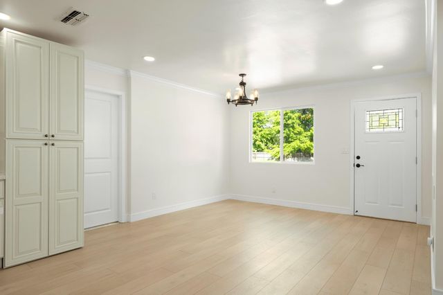 6120-6122 Friendly Ct, Carmichael, CA 95608