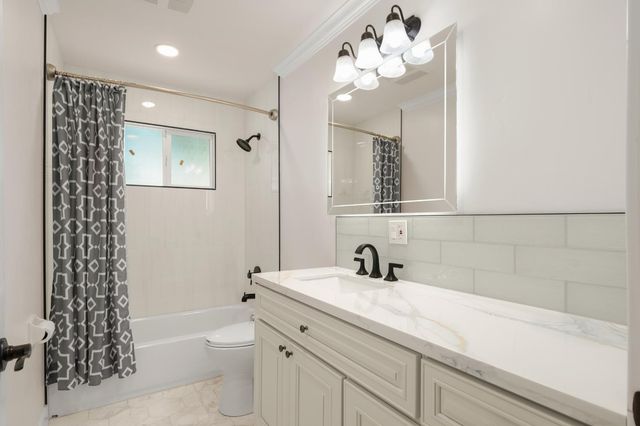 6120-6122 Friendly Ct, Carmichael, CA 95608