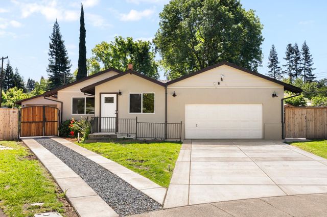 6120-6122 Friendly Ct, Carmichael, CA 95608