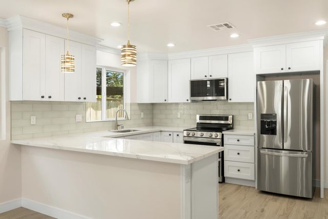 6120-6122 Friendly Ct, Carmichael, CA 95608