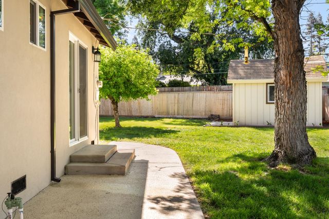 6120-6122 Friendly Ct, Carmichael, CA 95608