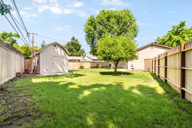 6120-6122 Friendly Ct, Carmichael, CA 95608