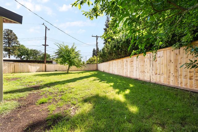 6120-6122 Friendly Ct, Carmichael, CA 95608