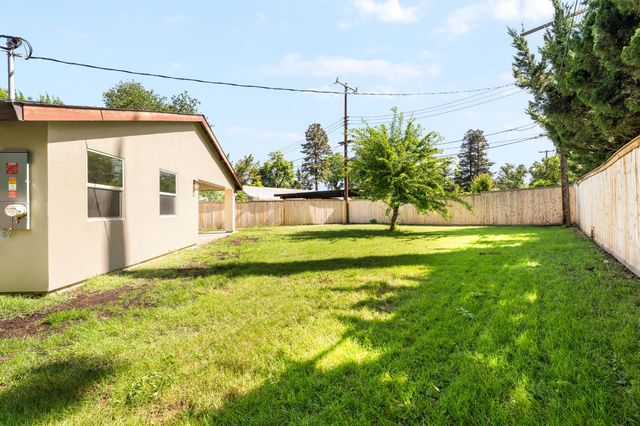 6120-6122 Friendly Ct, Carmichael, CA 95608