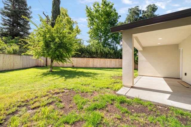 6120-6122 Friendly Ct, Carmichael, CA 95608